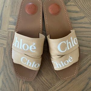 Chloé beige woody mule with white logo